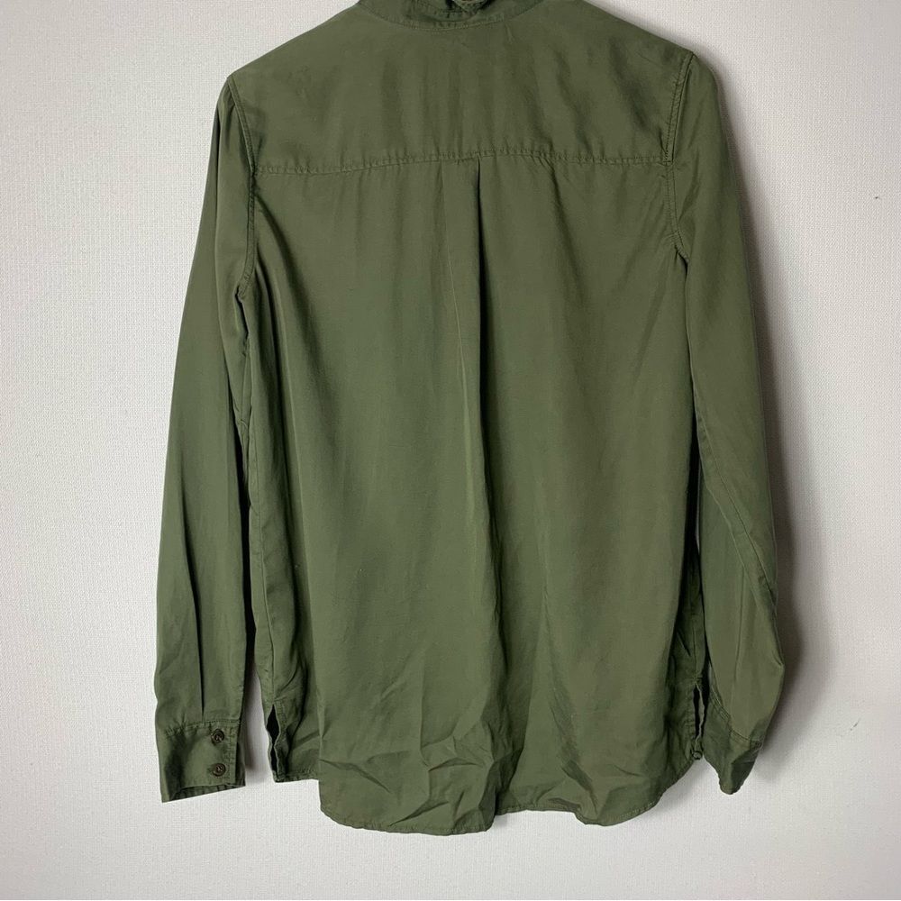 Express Woman's Button Down With 2 Front Pockets … - image 4